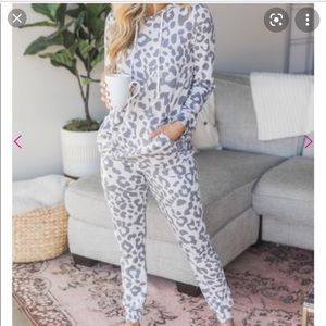 Cheetah print 2 piece lounge set